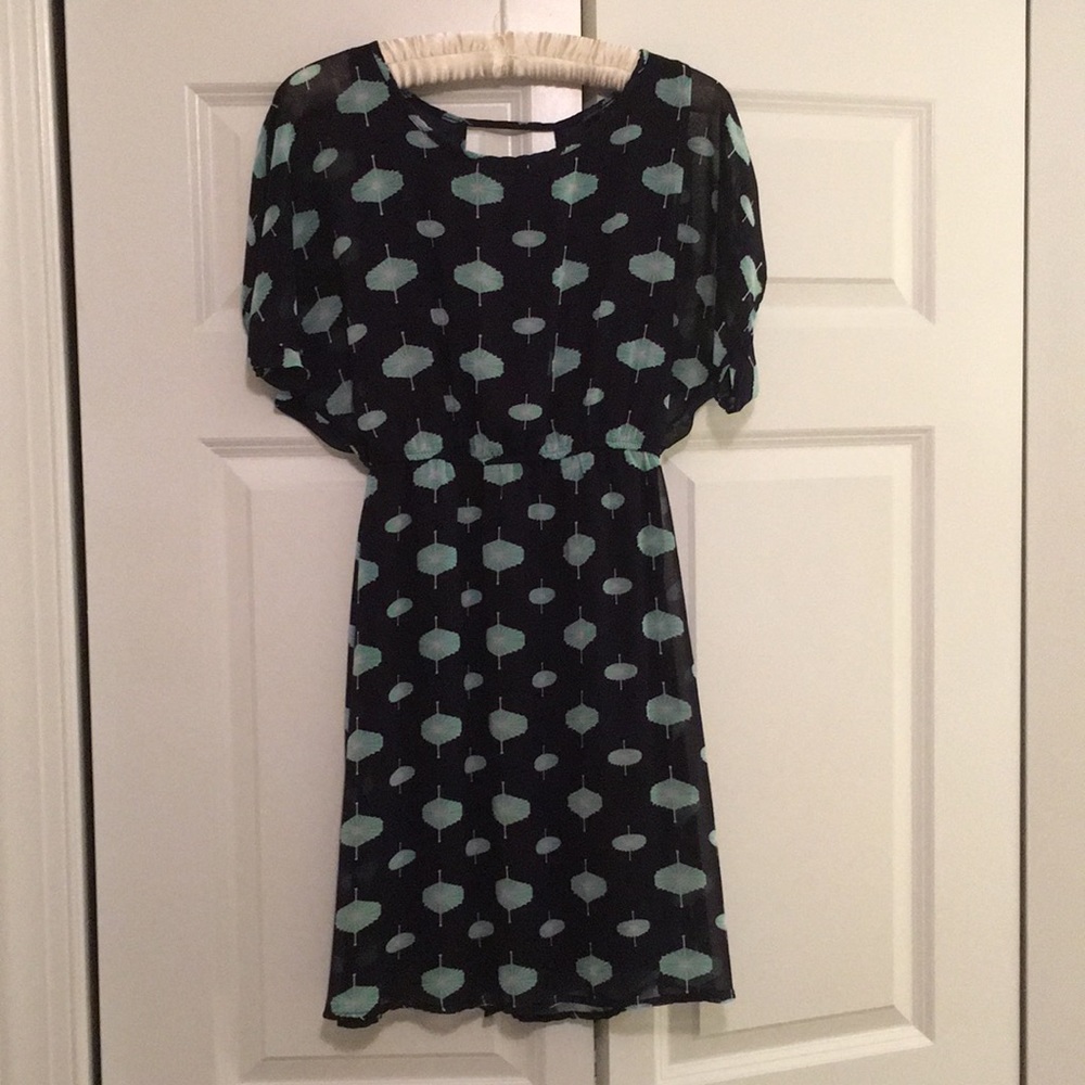 Short sleeve knee length dress